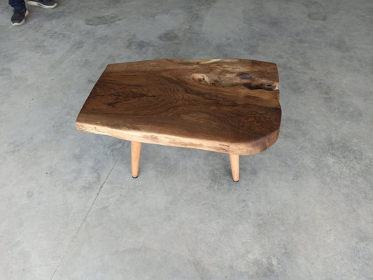 Rustieke handgemaakte houten salontafel - Unieke walnoot - Uniek ontwerp - Houten bijzettafel - Rustiek meubilair (WG-012)
