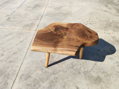 Rustieke handgemaakte houten salontafel - Unieke walnoot (WG-1024)