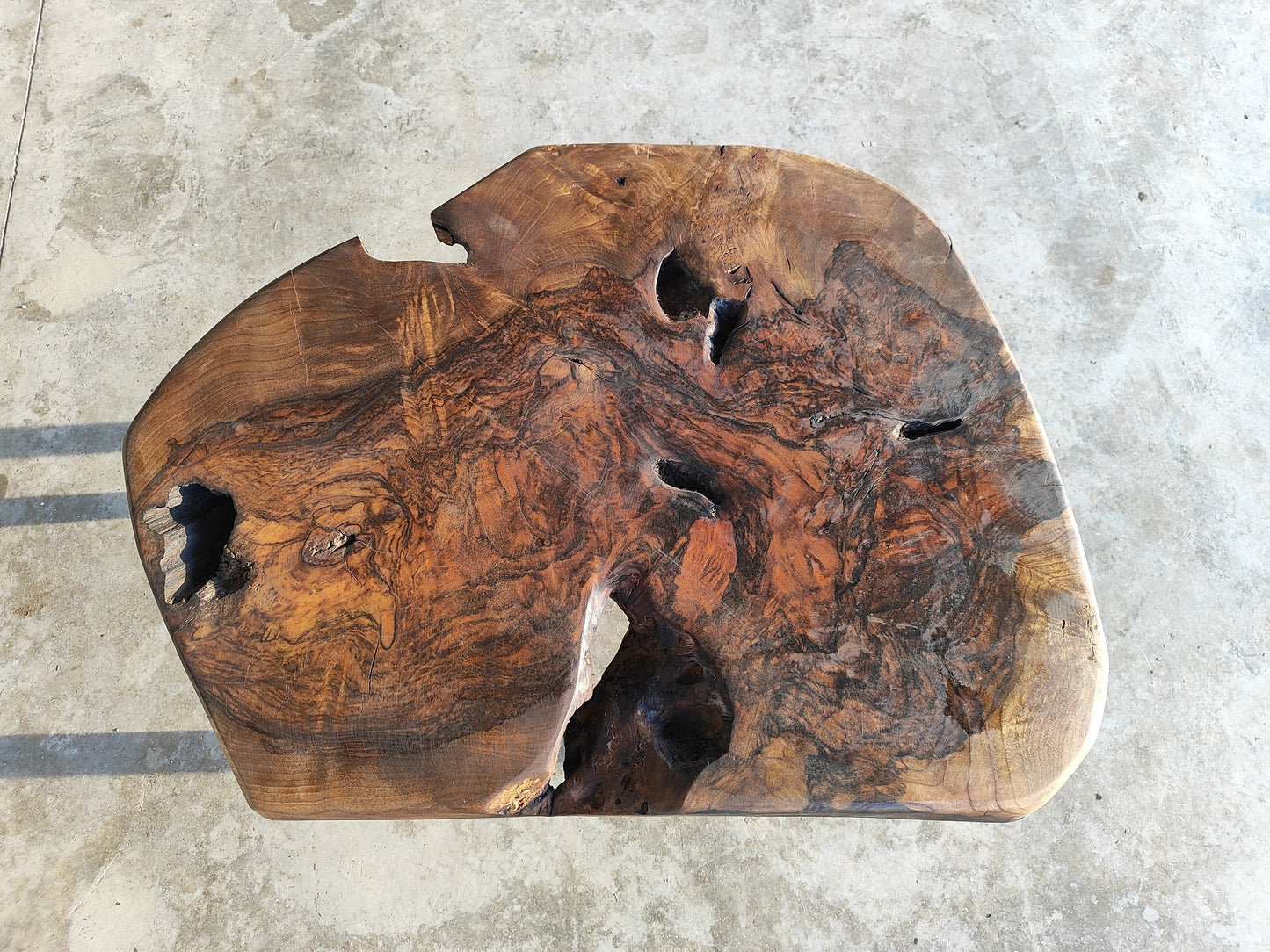 Rustieke handgemaakte houten salontafel - Unieke walnoot (WG-1060)