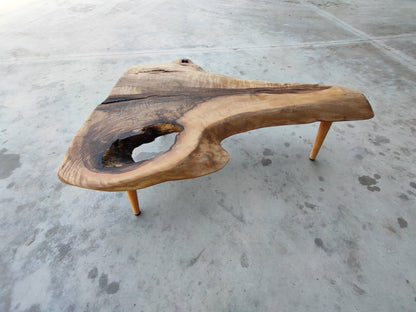 Rustieke handgemaakte houten salontafel - Unieke walnoot (WG-1069)