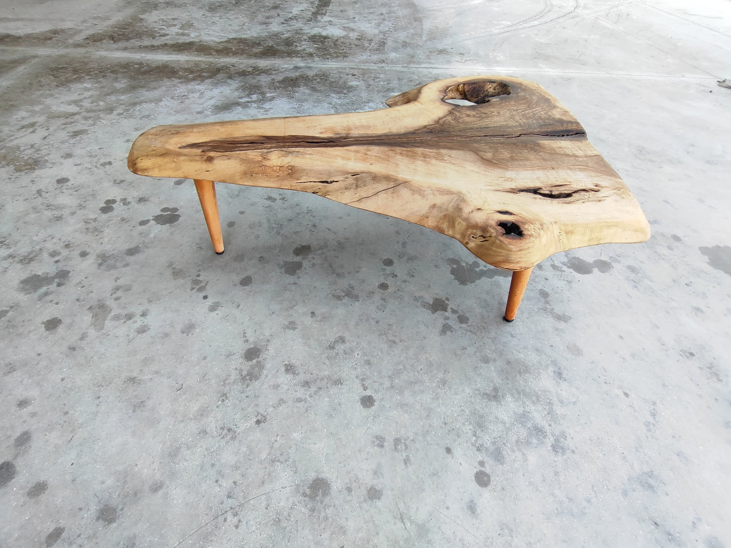 Rustieke handgemaakte houten salontafel - Unieke walnoot (WG-1069)