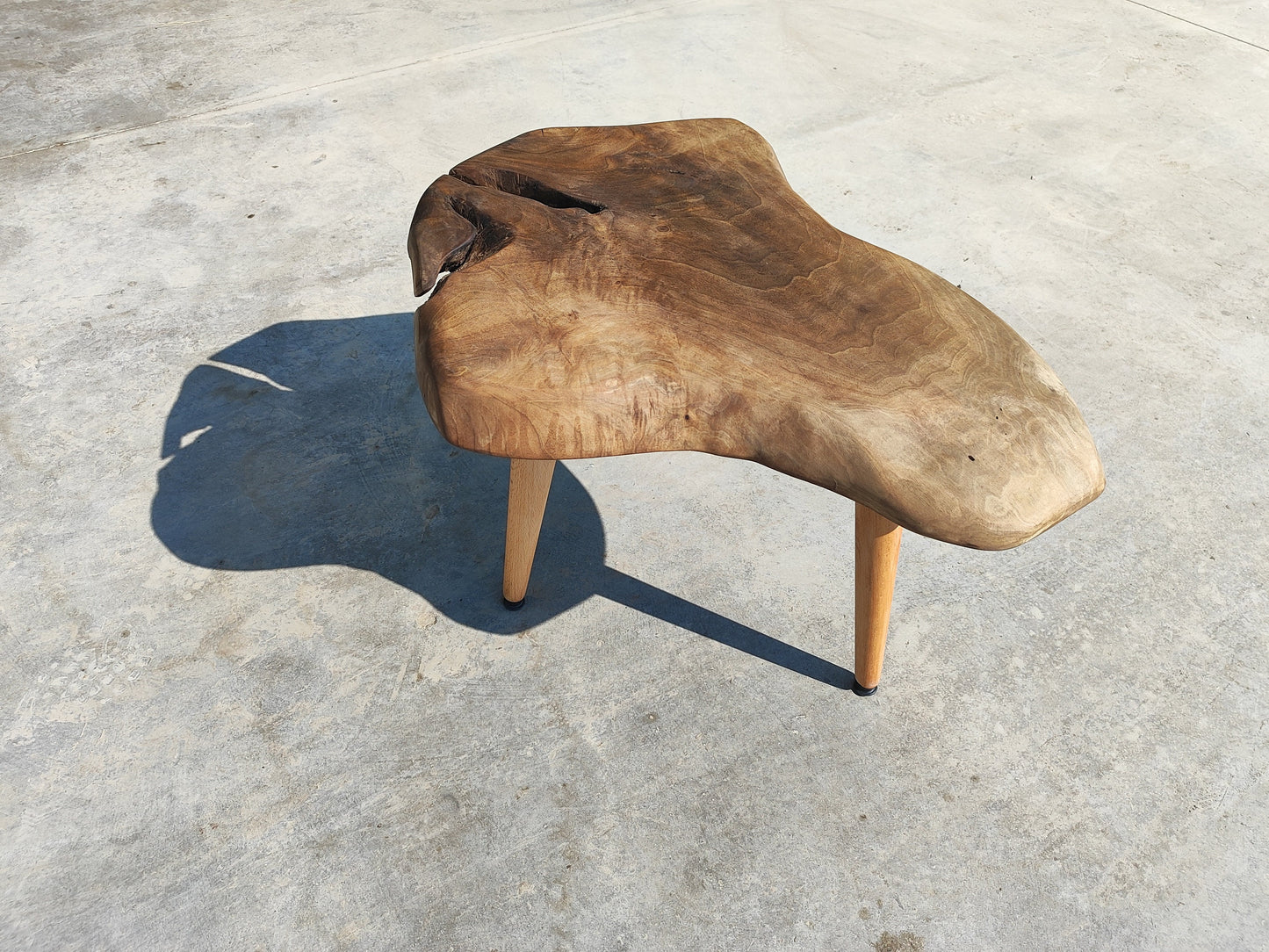 Rustieke handgemaakte houten salontafel - Unieke walnoot (WG-1018)