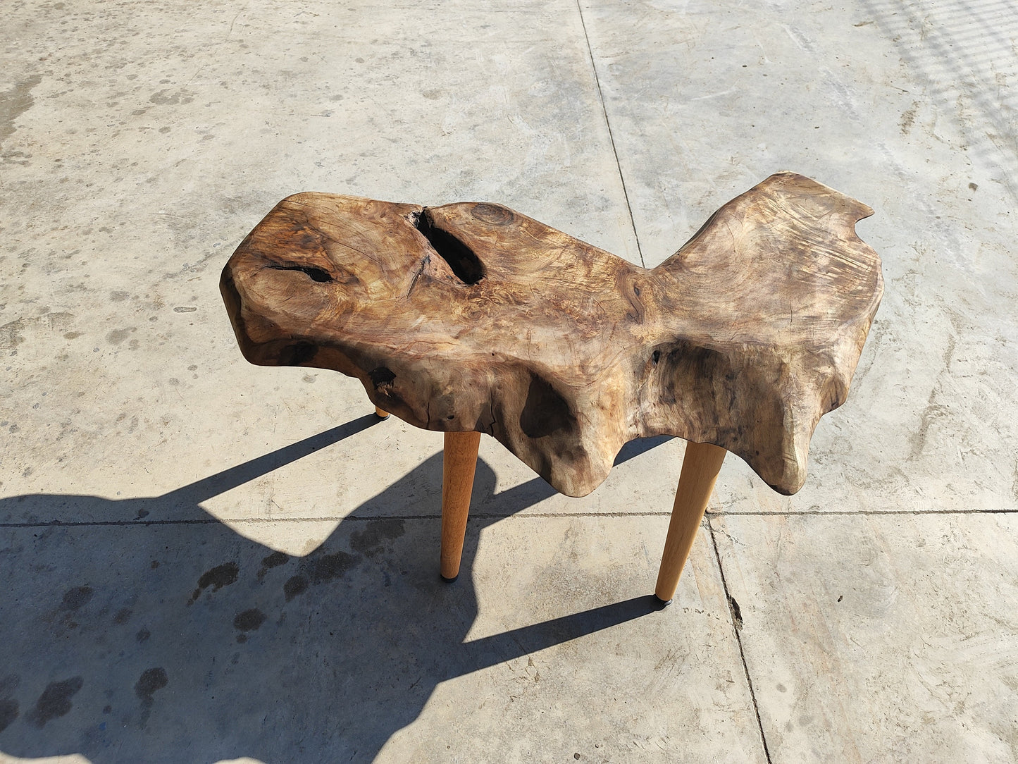 Rustieke handgemaakte houten salontafel - Unieke walnoot (WG-1030)