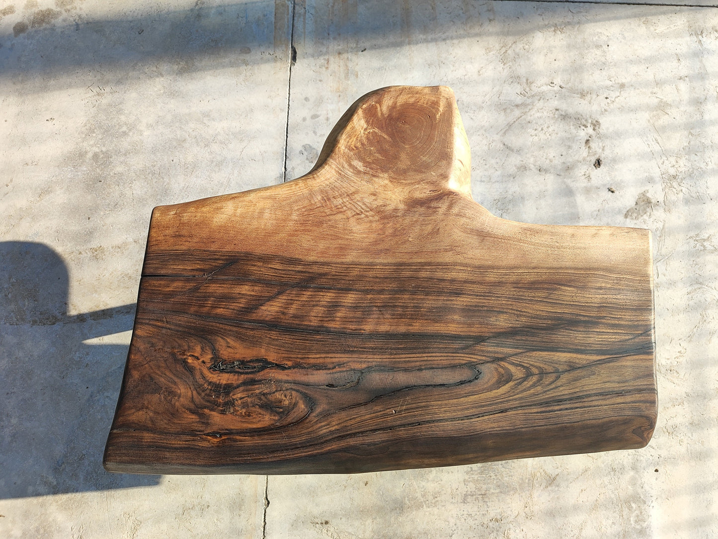 Rustieke handgemaakte houten salontafel - Unieke walnoot (WG-1039)