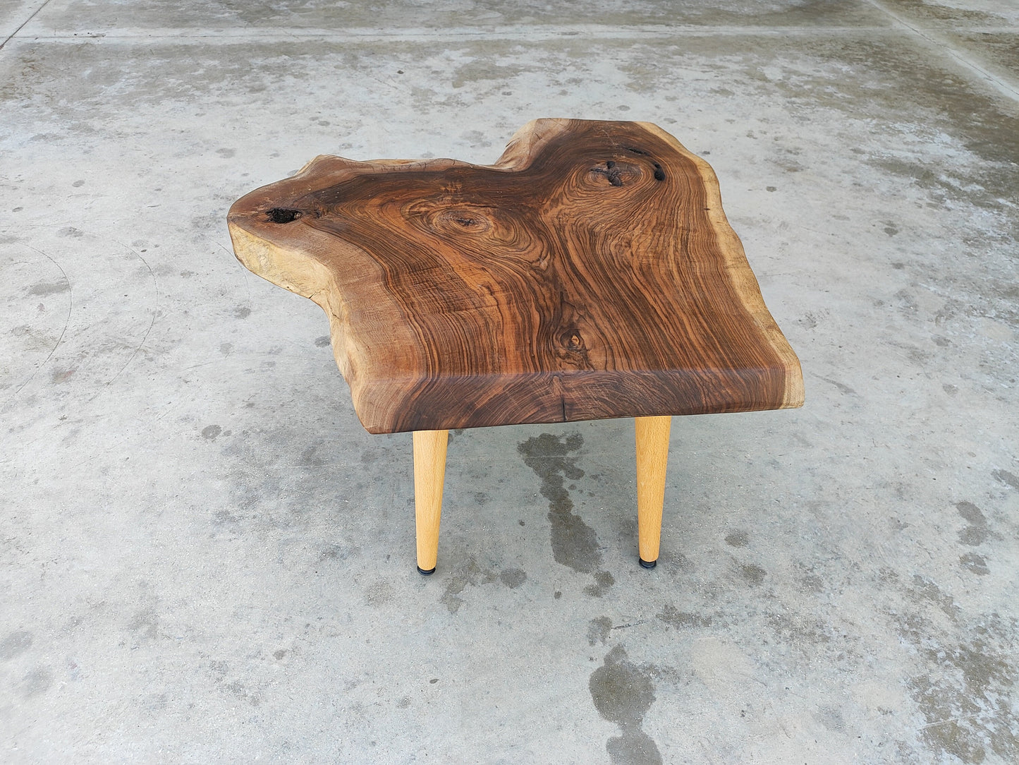 Rustieke handgemaakte houten salontafel - Unieke walnoot (WG-1067)