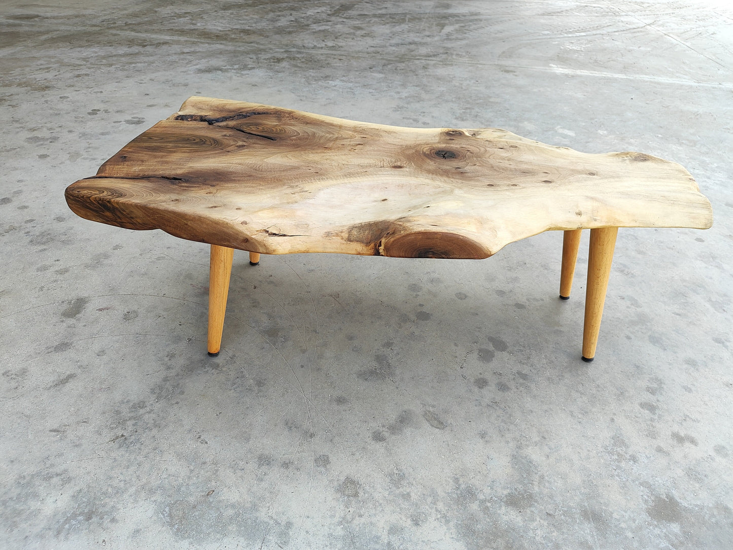 Rustieke handgemaakte houten salontafel - Unieke walnoot (WG-1085)