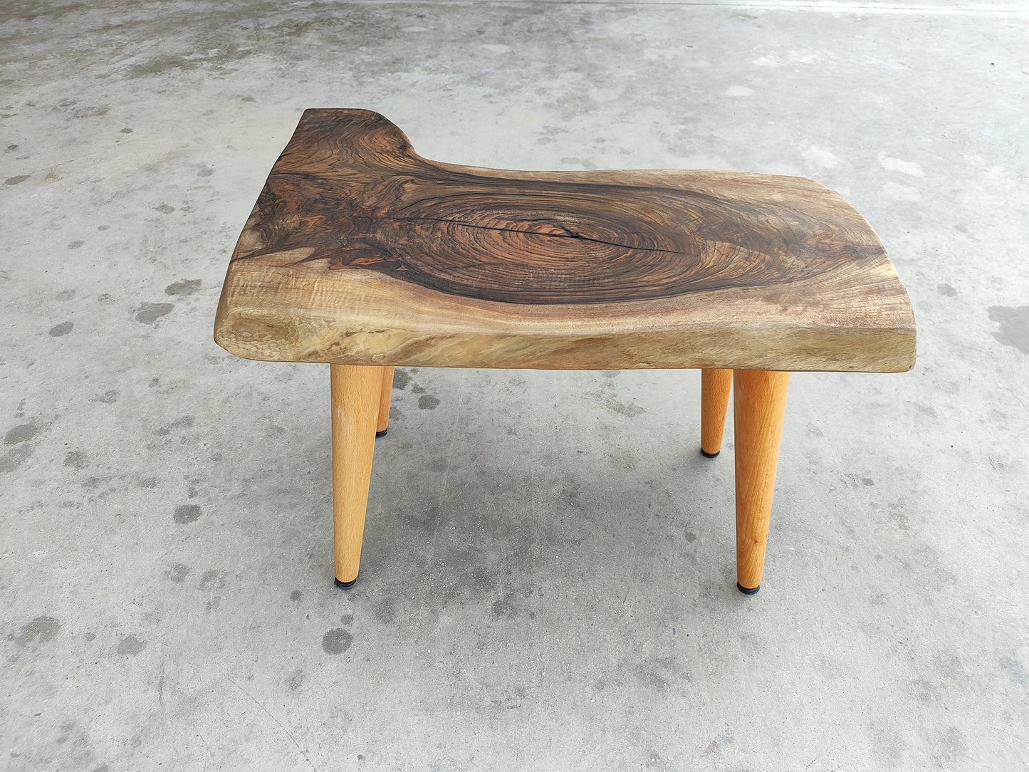 Rustieke handgemaakte houten salontafel - Unieke walnoot (WG-1088)