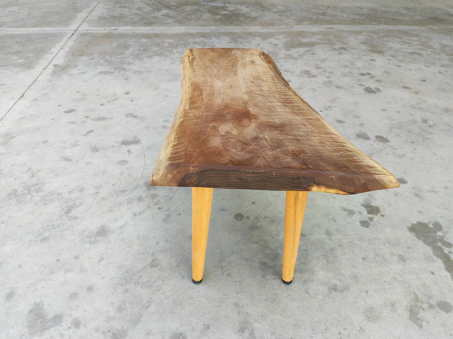 Rustieke handgemaakte houten salontafel - Unieke walnoot (WG-1091)