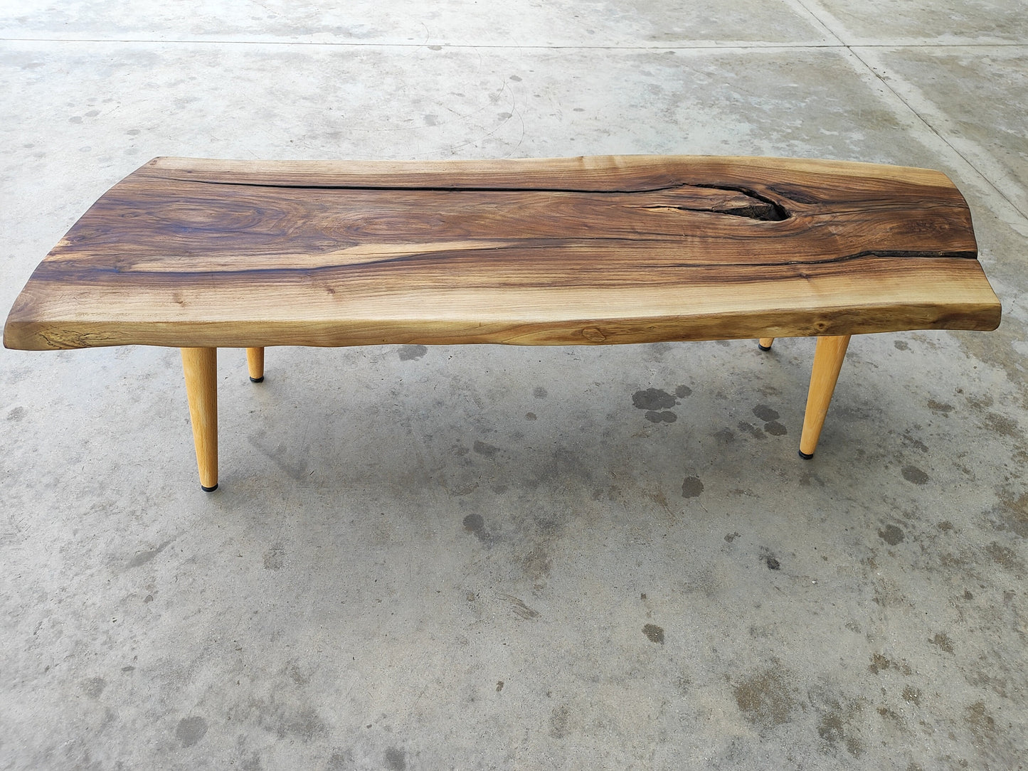 Rustieke handgemaakte houten salontafel - Unieke walnoot (WG-1105)
