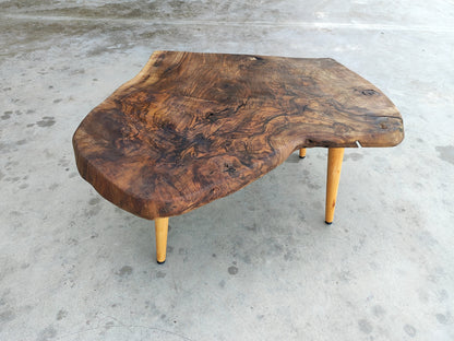 Rustieke handgemaakte houten salontafel - Unieke walnoot (WG-1077)