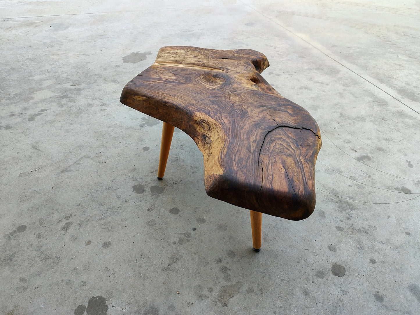 Rustieke handgemaakte houten salontafel - Unieke walnoot (WG-1080)