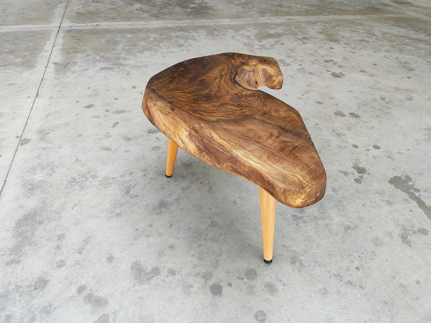 Rustieke handgemaakte houten salontafel - Unieke walnoot (WG-1084)