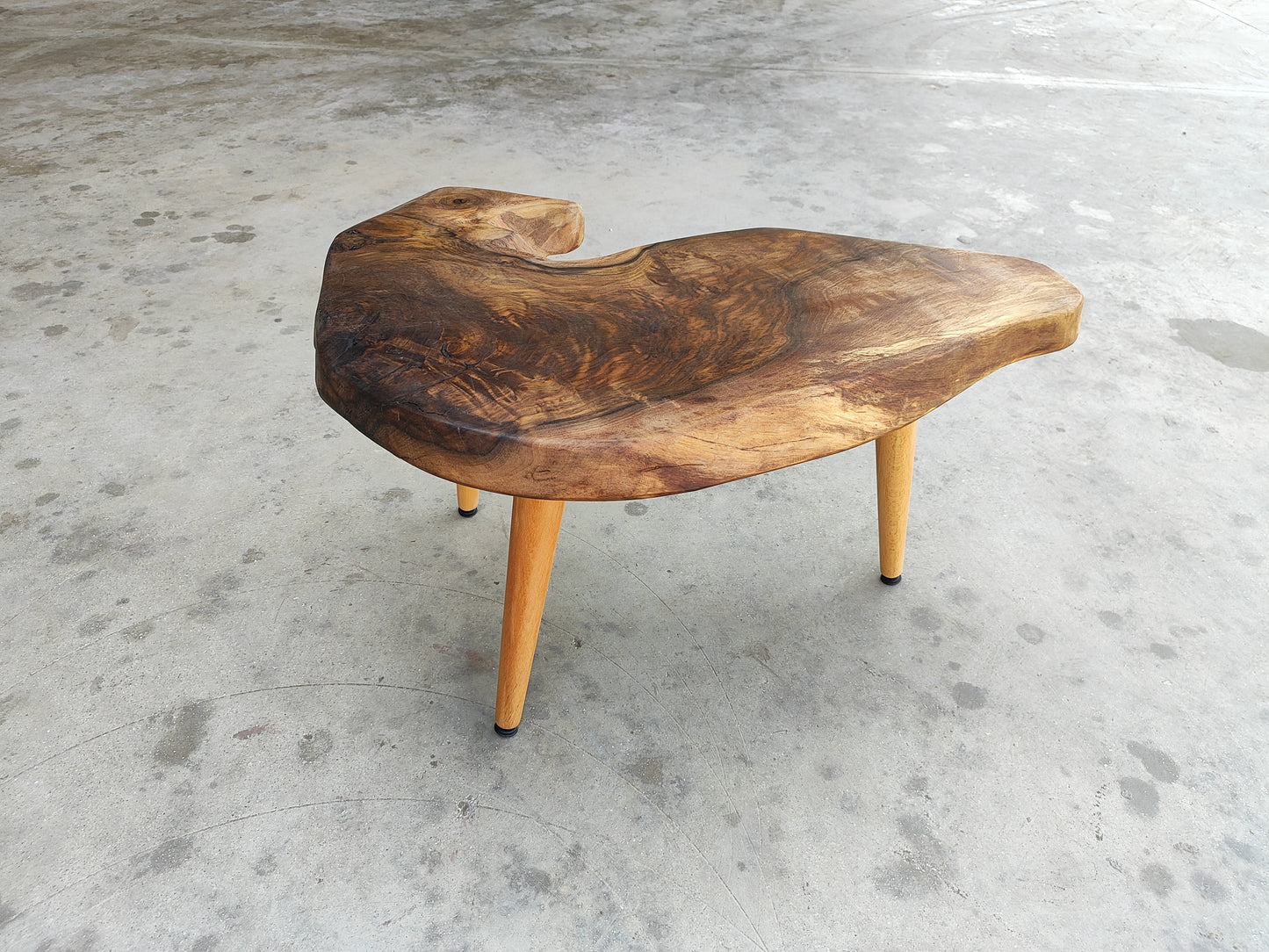 Rustieke handgemaakte houten salontafel - Unieke walnoot (WG-1084)