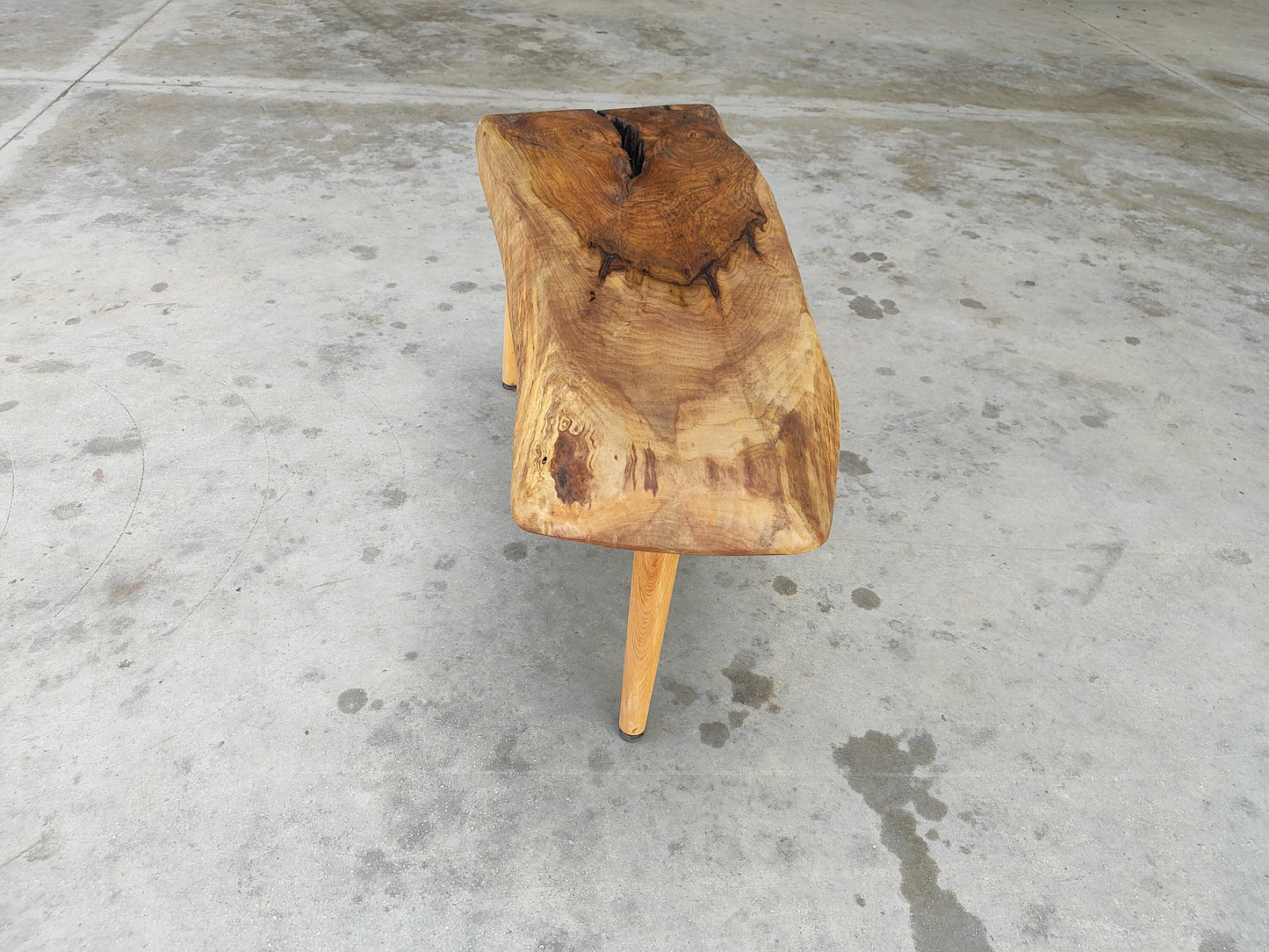 Rustieke handgemaakte houten salontafel - Unieke walnoot (WG-1094)