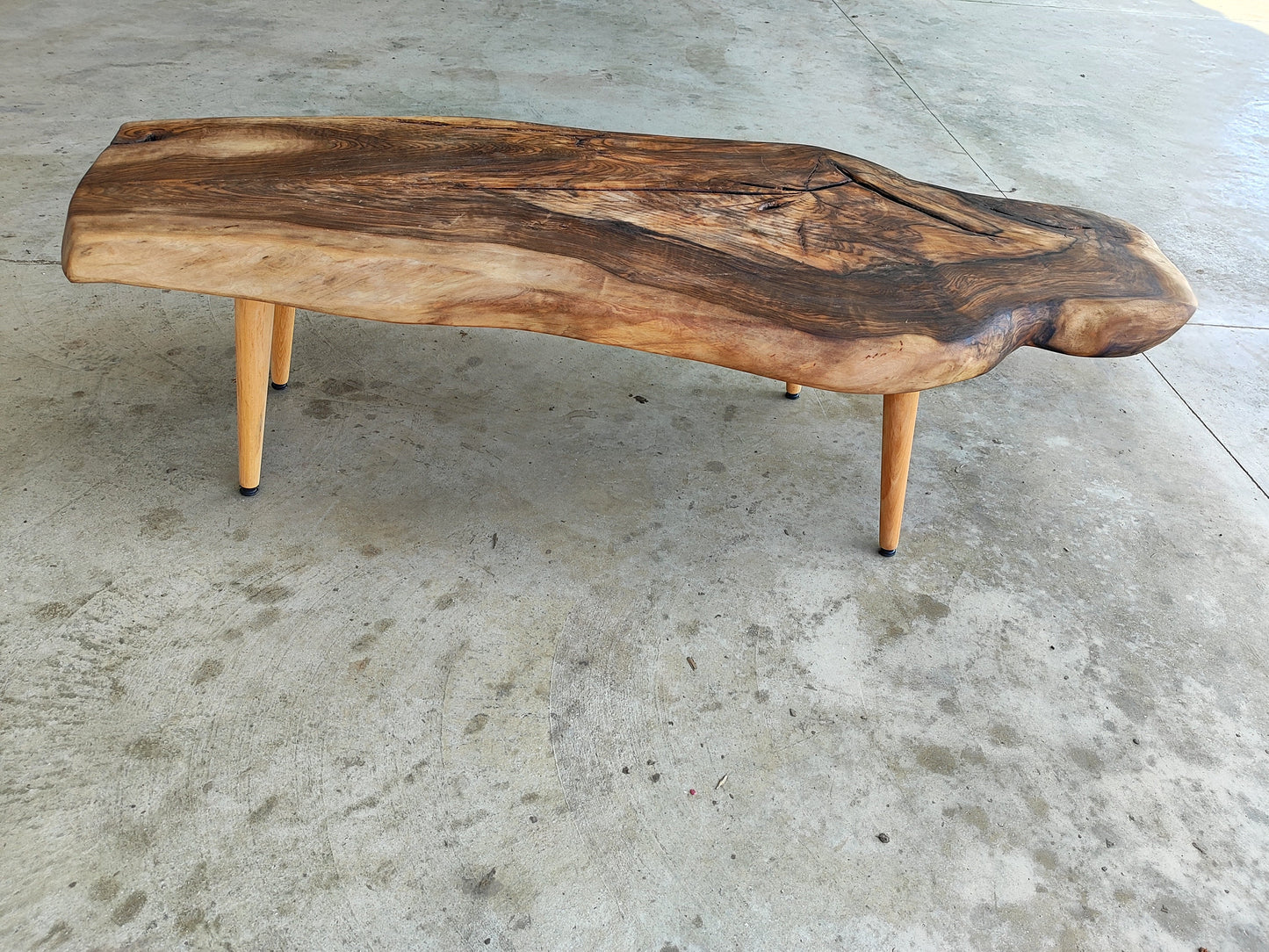 Rustieke handgemaakte houten salontafel - Unieke walnoot (WG-1113)