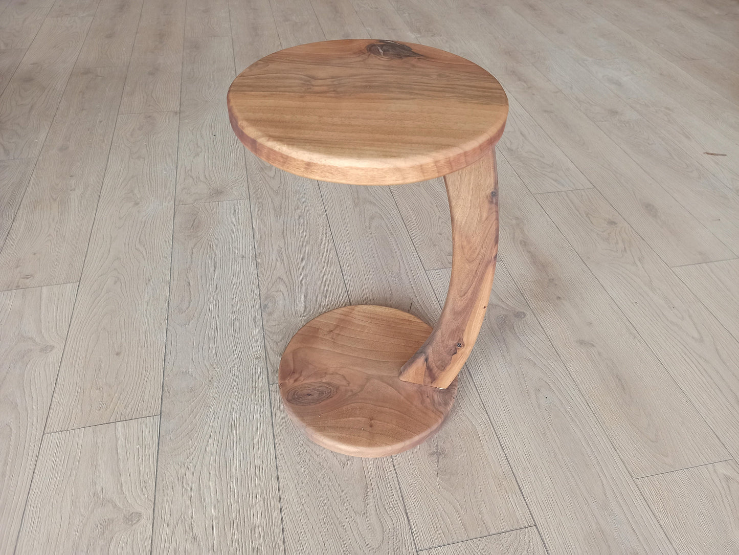 C-Shaped End Table (15.7" x 23.8" inches)(40 cm x 60,5 cm) Laptop Stand, Round Coffee Table, Modern Walnut Side Table for Sofa WodyGody
